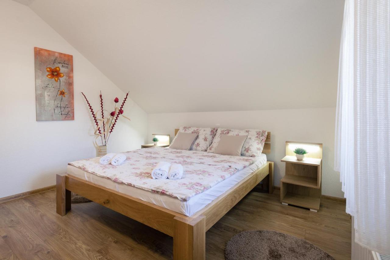 Apartment Ivan & Iva Gornji Vaganac ภายนอก รูปภาพ
